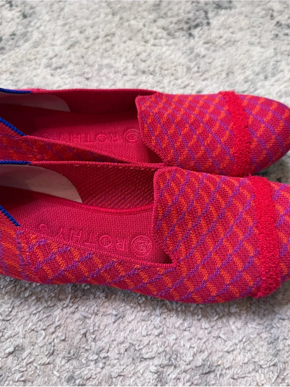 Women’s Rothy's The Loafer Flats in size 8 EUC color pomegranate grid print